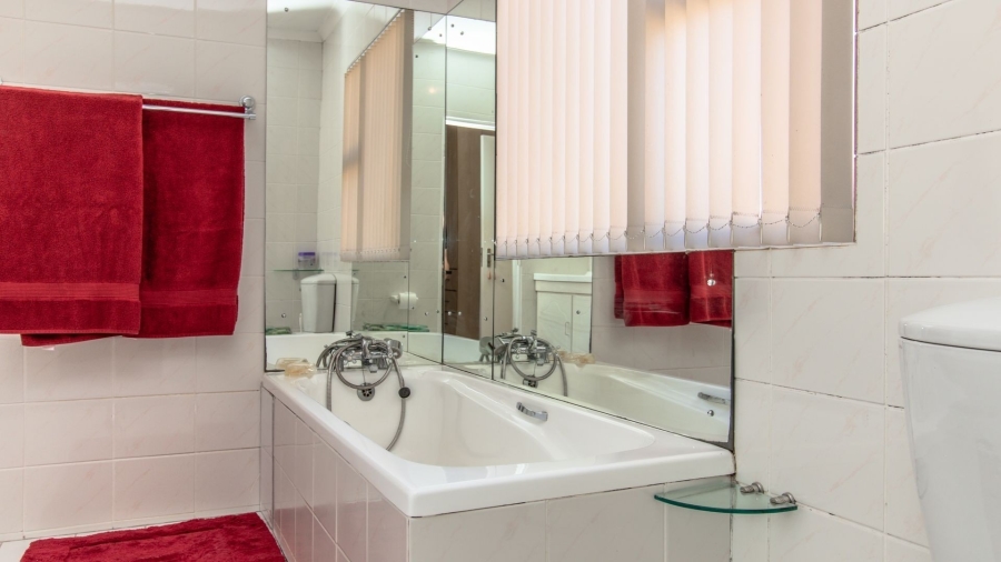 5 Bedroom Property for Sale in Sandbaai Western Cape